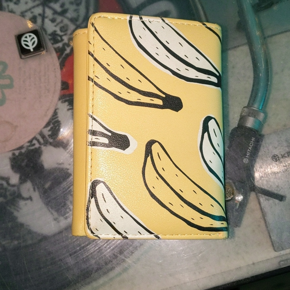 MINISO Banana Wallet